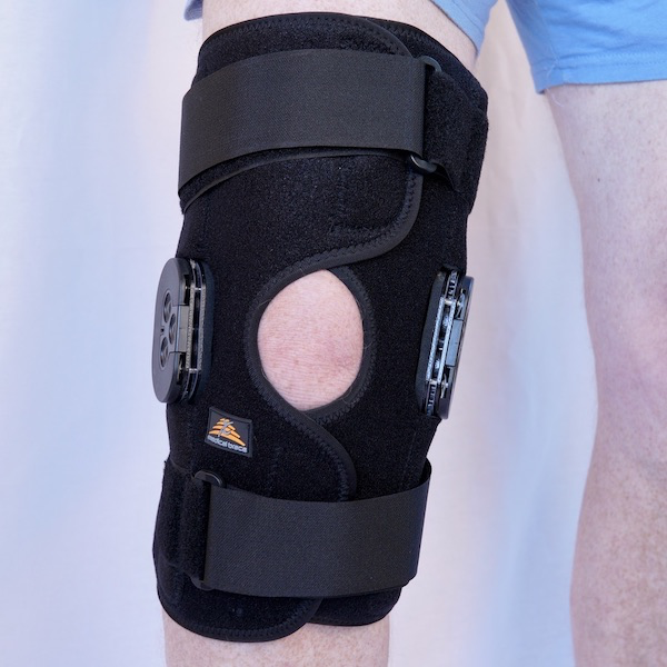 Kniebrace Zwaar (Sterkte 3): kniebrace met instelbare flexie en extensie stops -